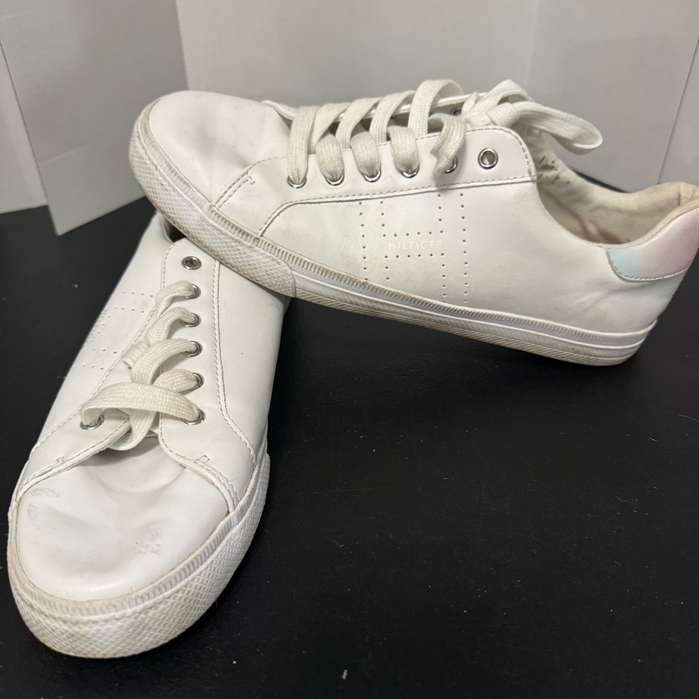 Tommy Hilfiger “Twielta-2” White & Pink Heart Logo Sneakers – Size 10M